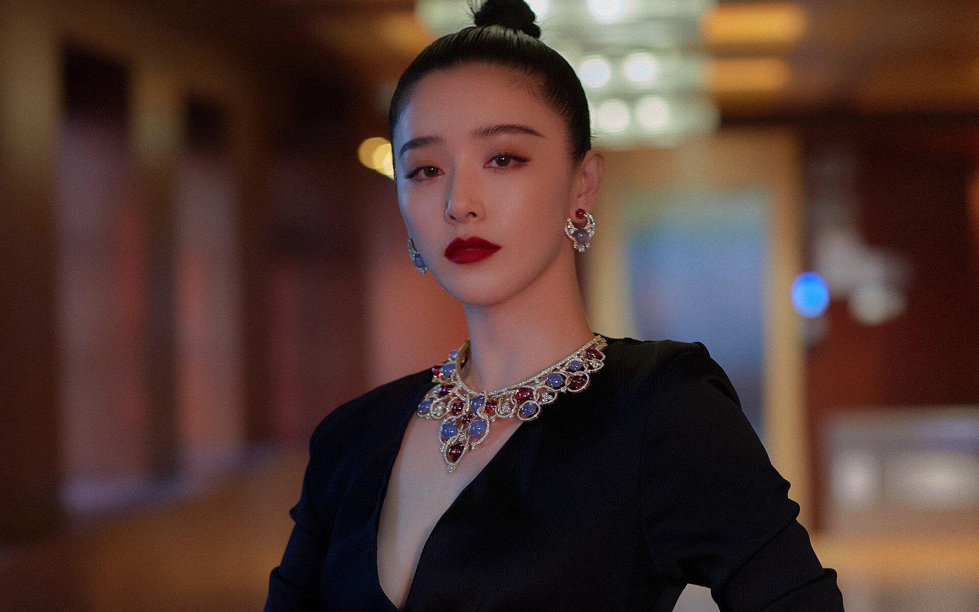 爱游戏体育-五大联赛是否提倡中前场球员持球强度训练应对逼抢，足球中场前锋