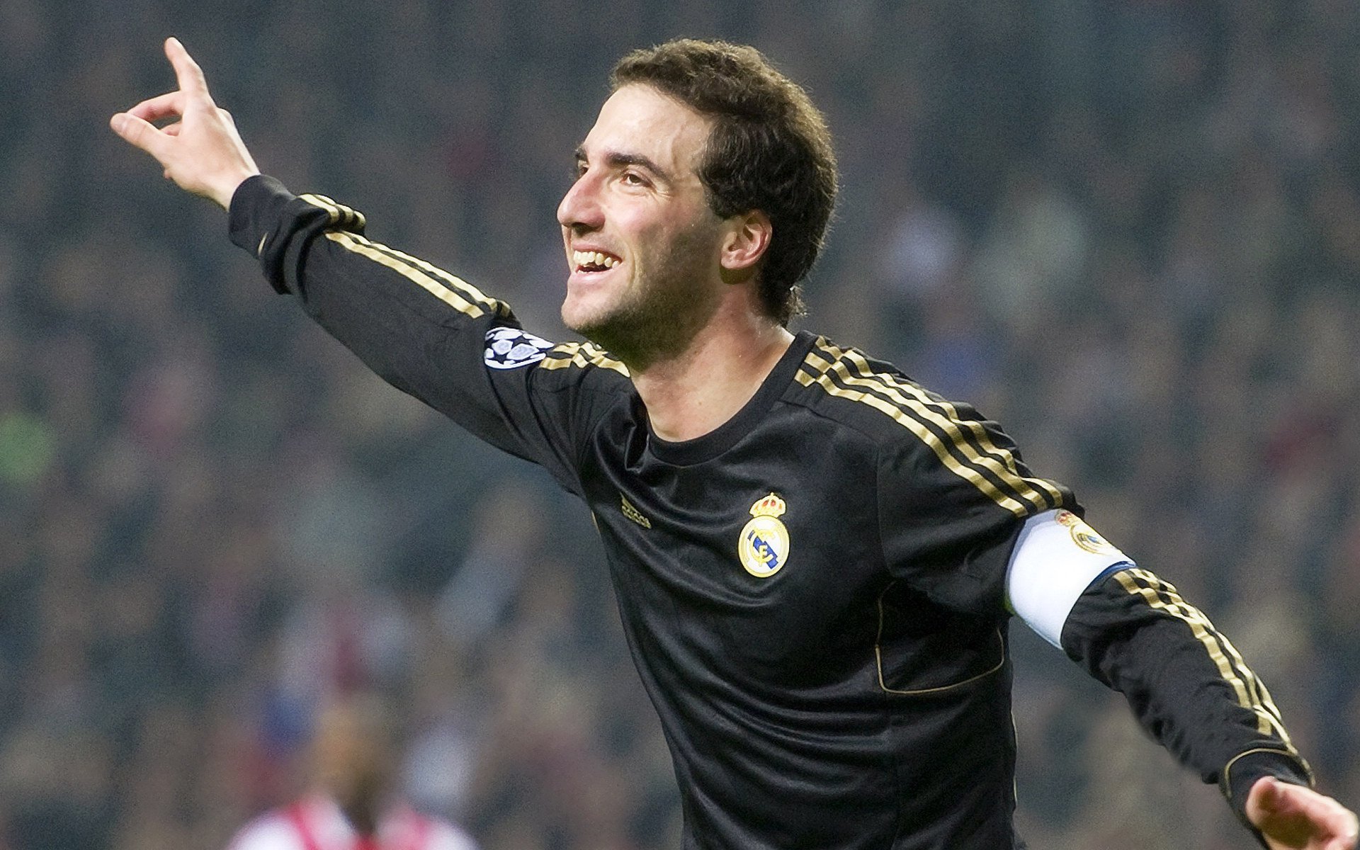 朱婷生日当天收到球迷手绘海报，朱婷生平